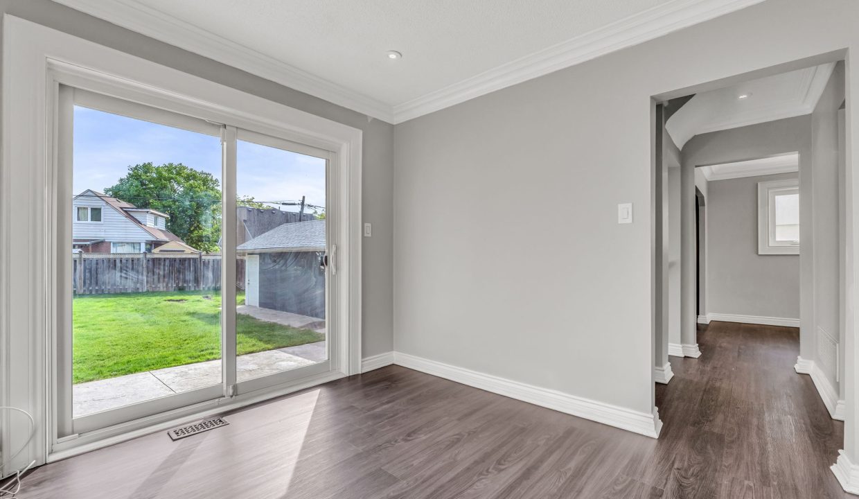 10-web-or-mls-9_002_Family Room