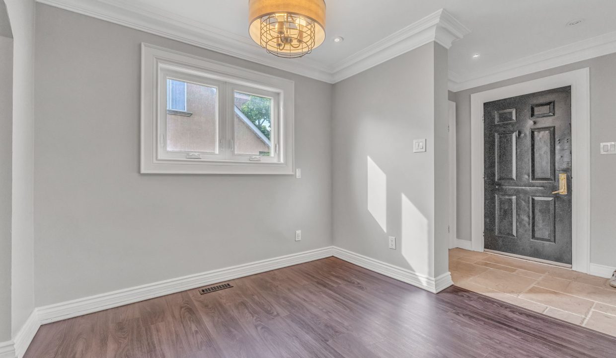 12-web-or-mls-12_001_Dining Room
