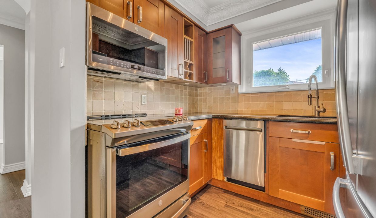 16-web-or-mls-15_002_Kitchen