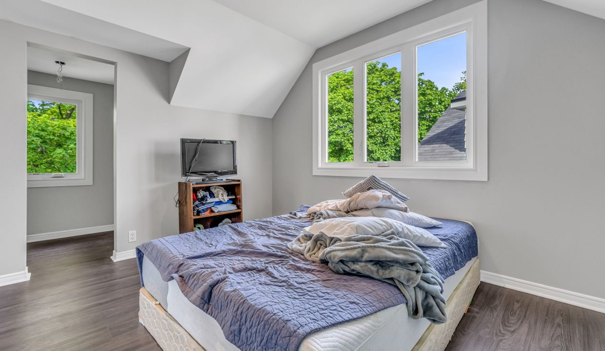 21-web-or-mls-26_001_Primary Bedroom