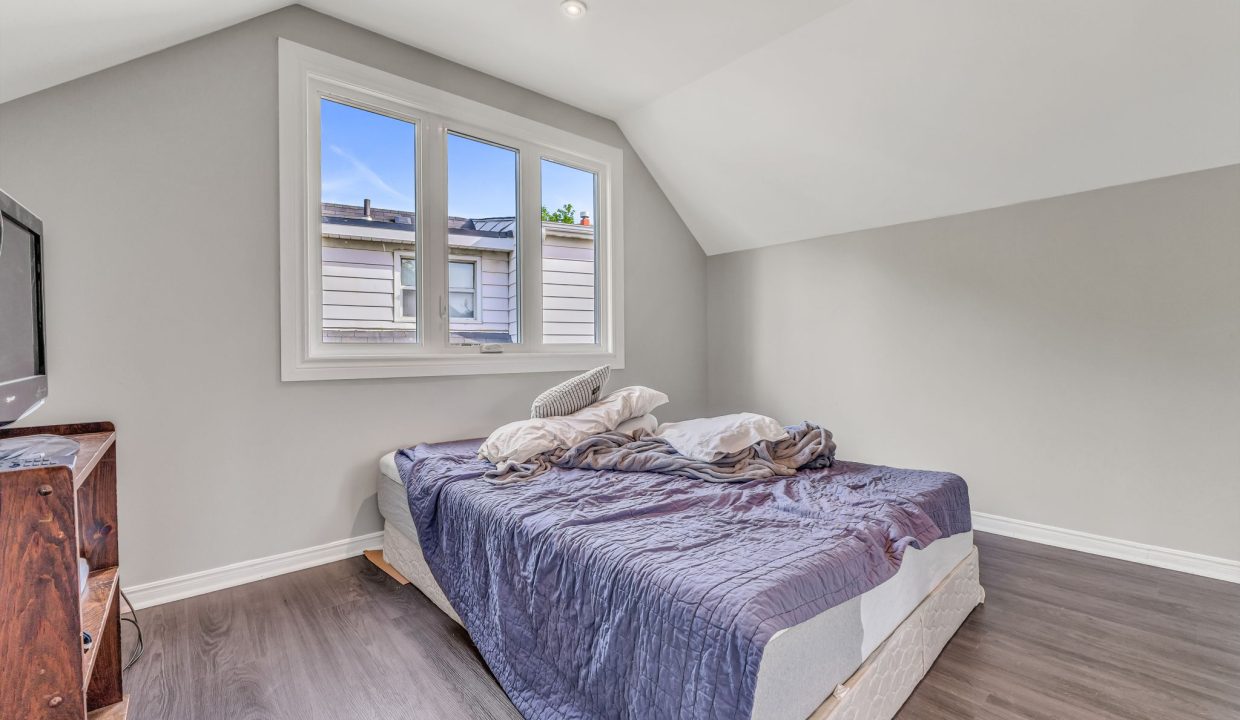 22-web-or-mls-26_002_Primary Bedroom