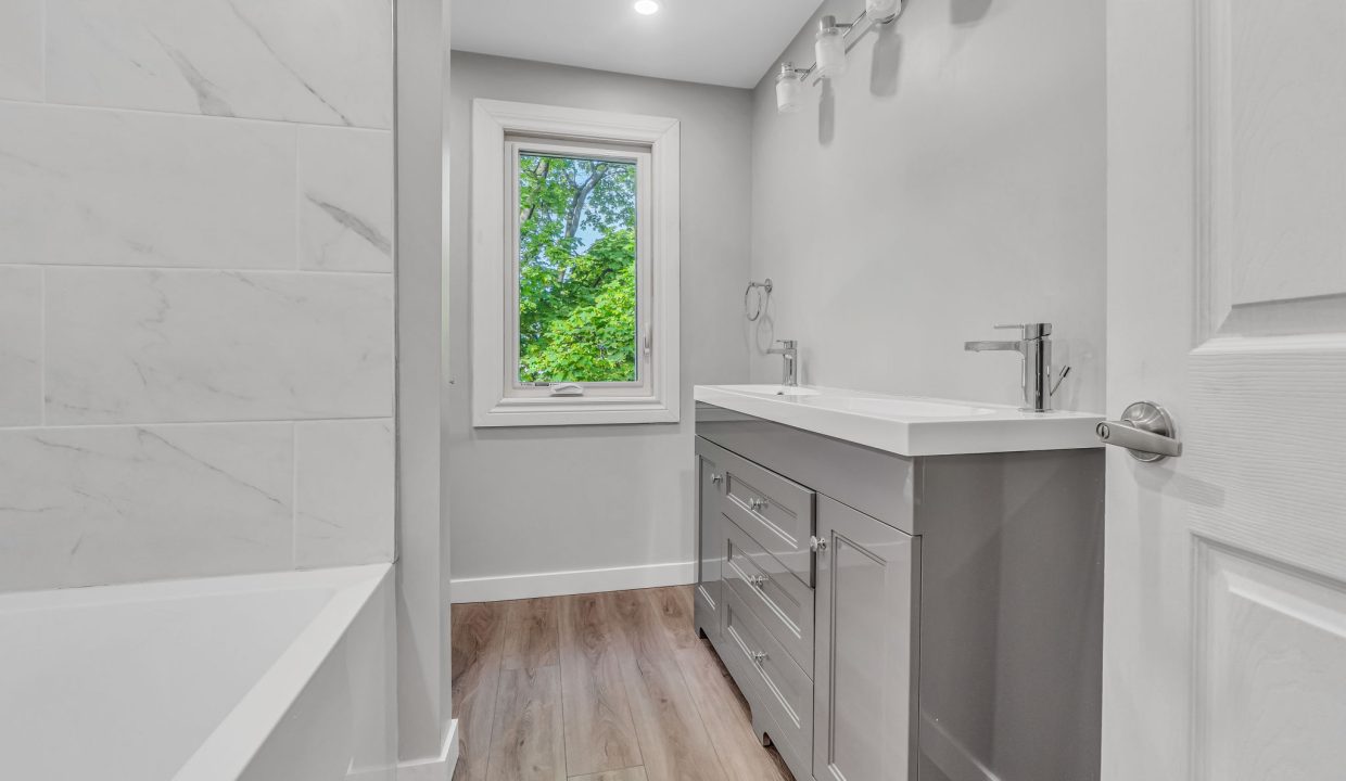 28-web-or-mls-44_001_Bathroom