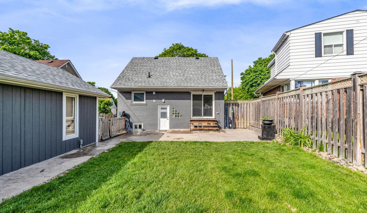 43-web-or-mls-74_006_Backyard