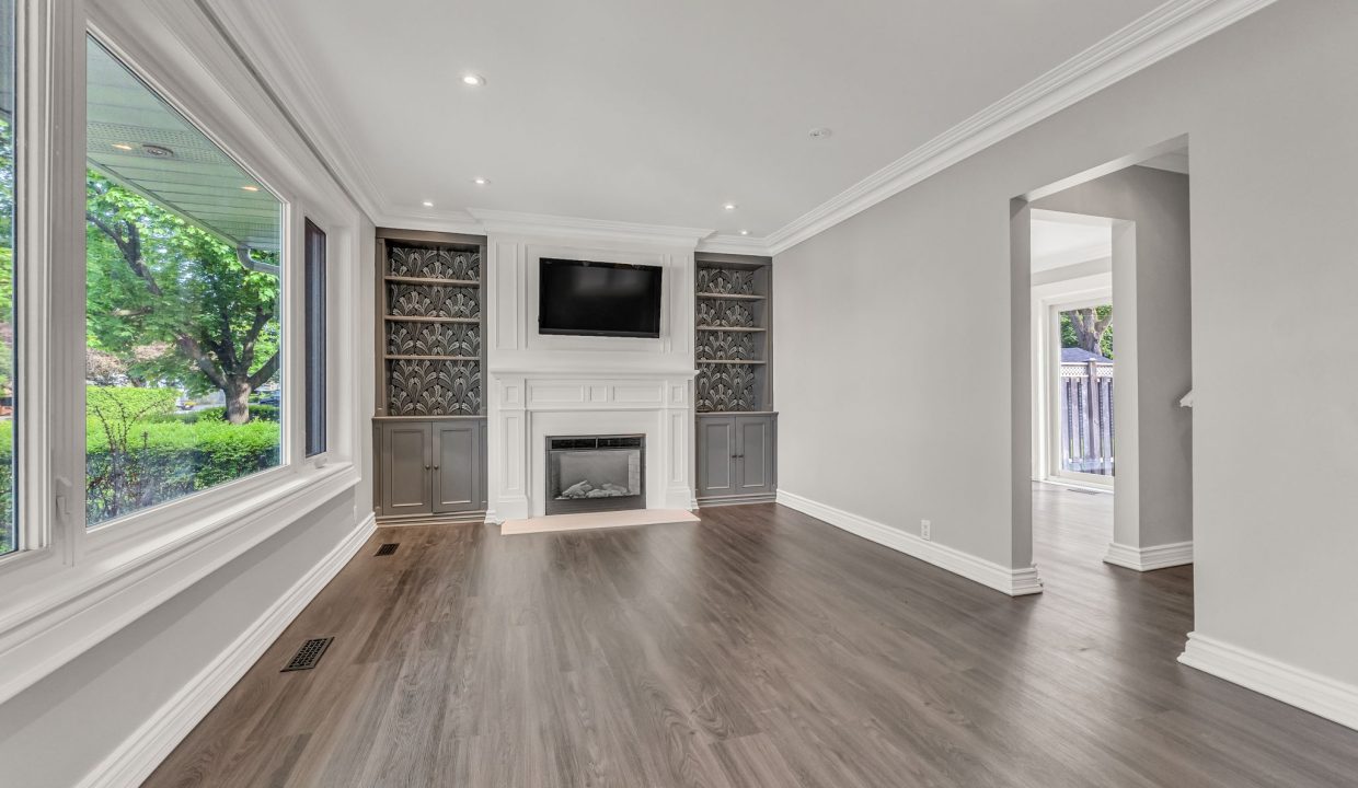 5-web-or-mls-8_001_Living Room