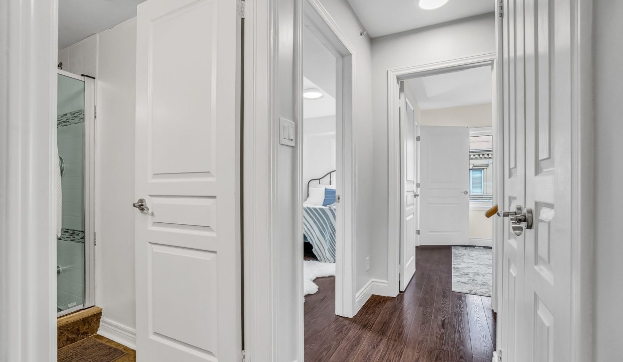 20-web-or-mls-20-3rd floor hallway1