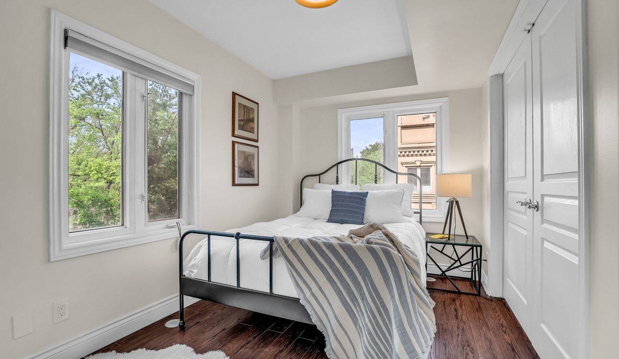 21-web-or-mls-21-primary bedroom1