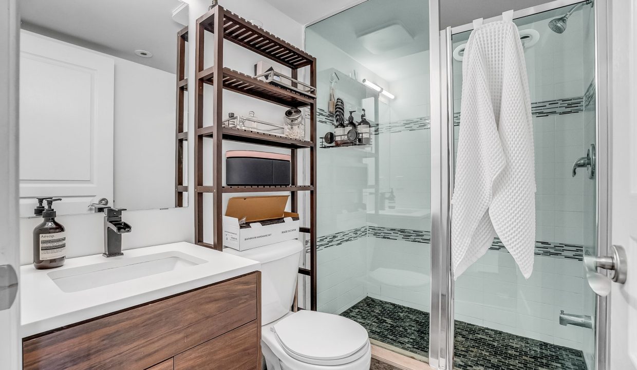 28-web-or-mls-28-washroom1